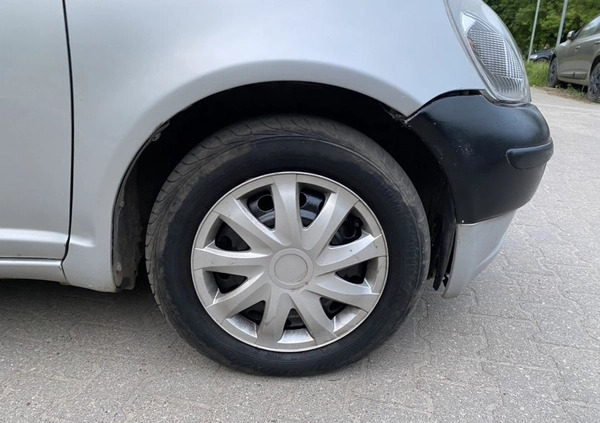 Toyota Yaris cena 3999 przebieg: 352967, rok produkcji 2000 z Poznań małe 352